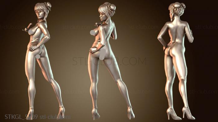 Китайская девушка в платье Naked Bold